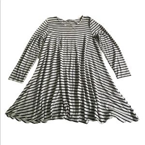 Jodifl Long Sleeve Soft Knit Dress. Gently used. Size M. Fun and flowy.